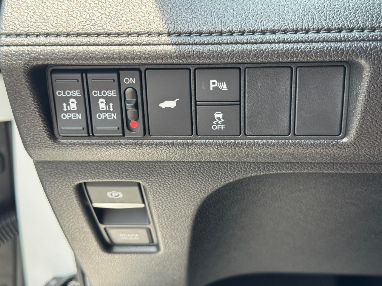 Honda Odyssey Vehicle Full-screen Gallery Image 25