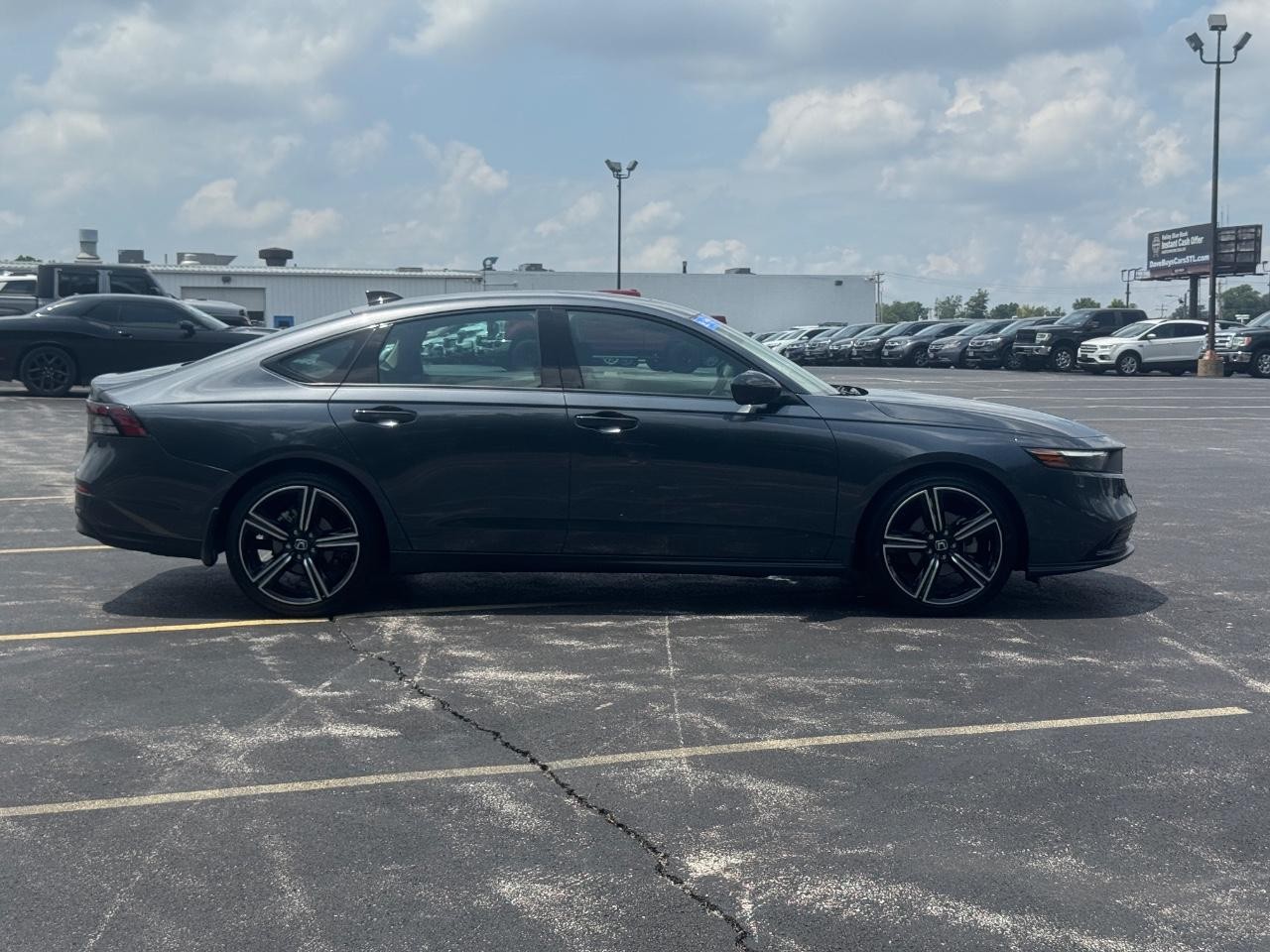 Honda Accord Sedan Vehicle Full-screen Gallery Image 03