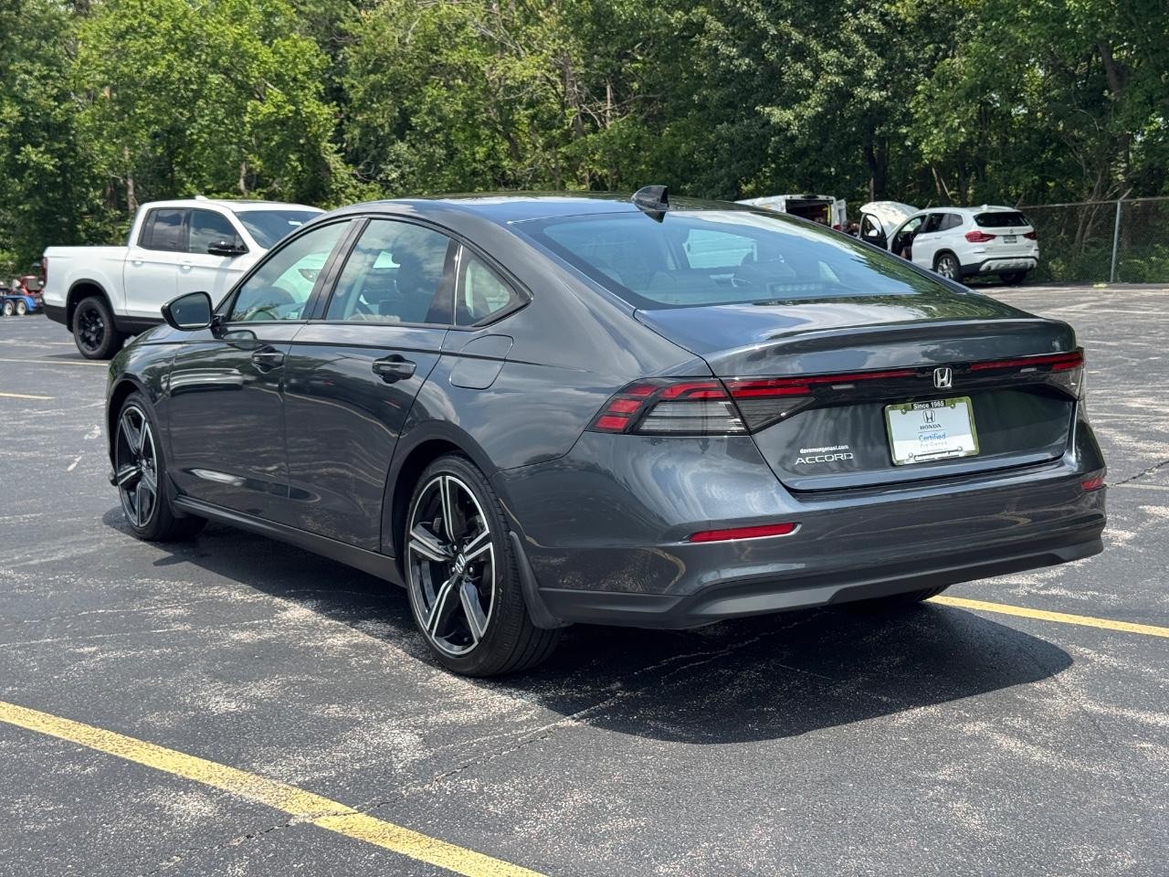 Honda Accord Sedan Vehicle Full-screen Gallery Image 07
