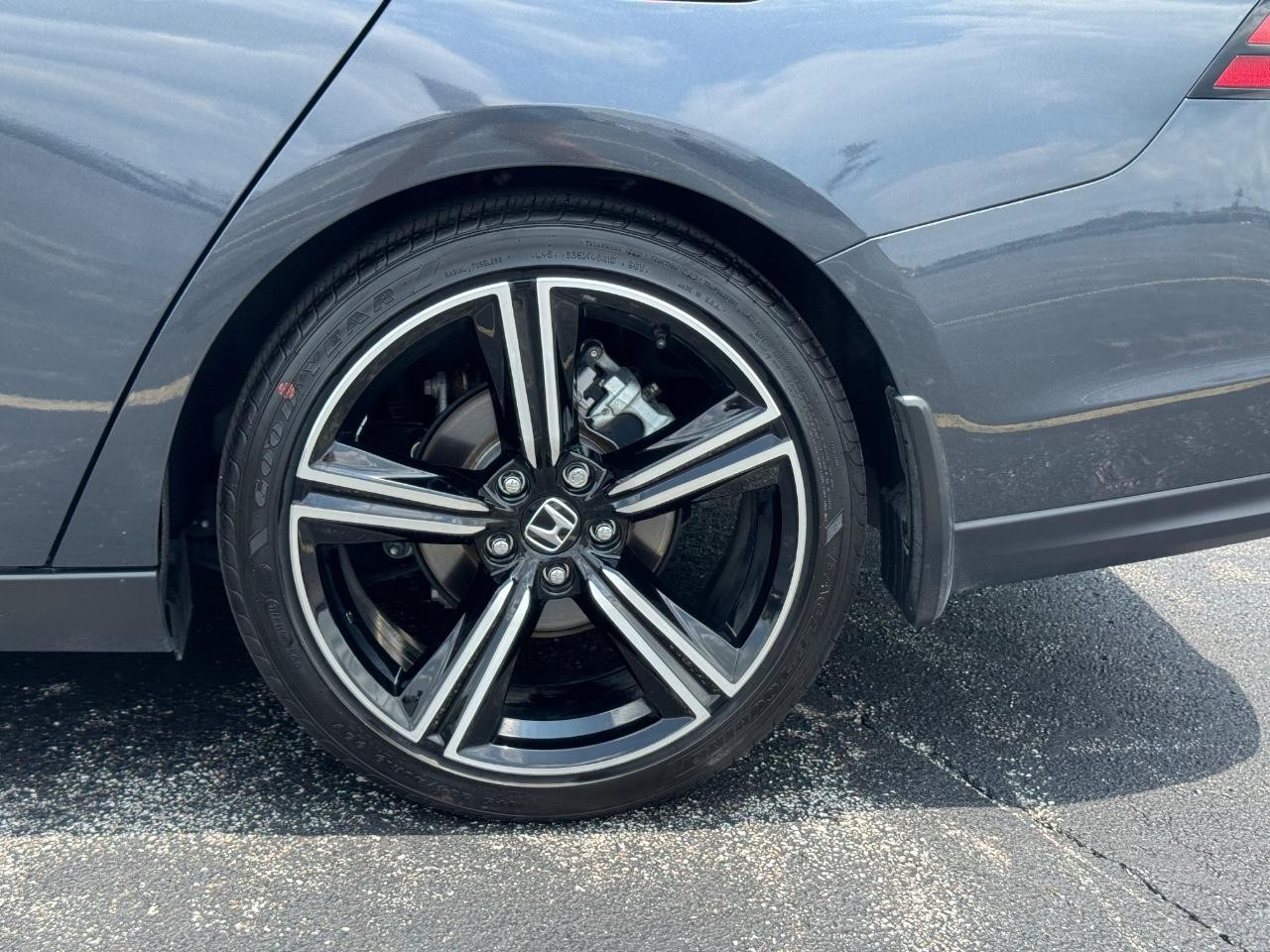 Honda Accord Sedan Vehicle Full-screen Gallery Image 08