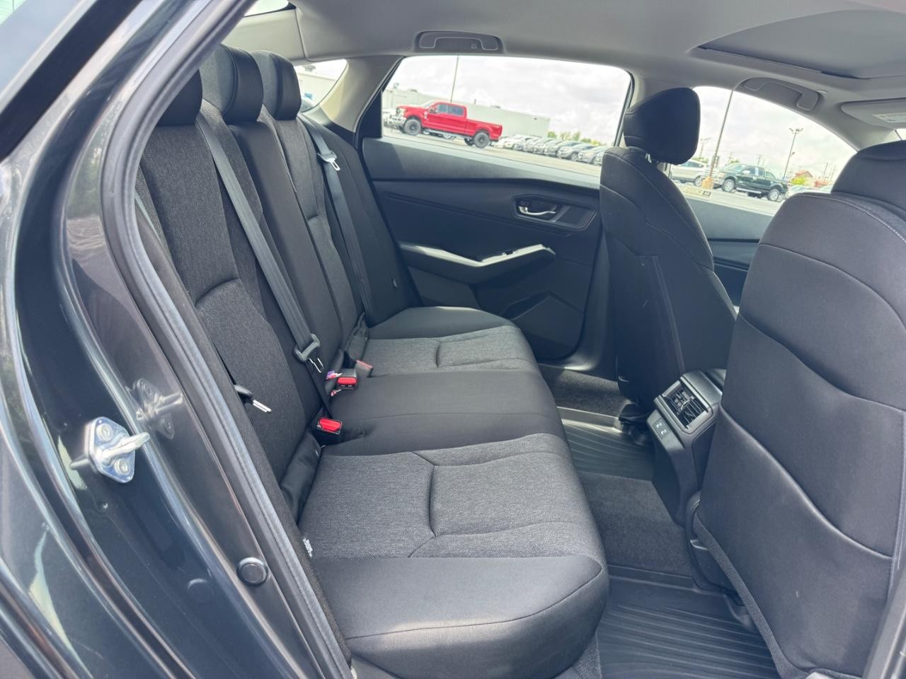 Honda Accord Sedan Vehicle Full-screen Gallery Image 11