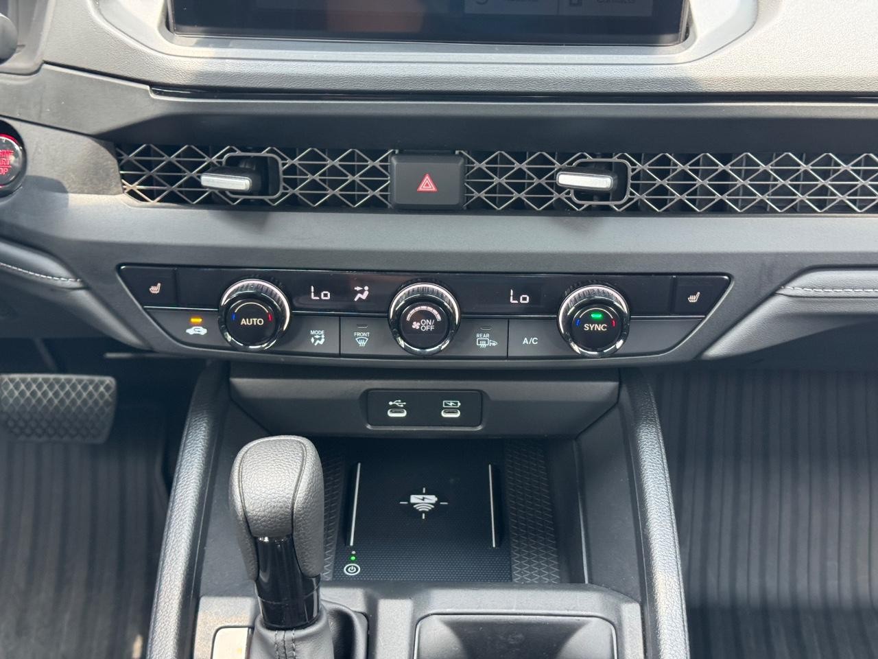 Honda Accord Sedan Vehicle Full-screen Gallery Image 15