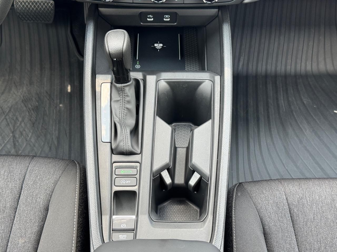 Honda Accord Sedan Vehicle Full-screen Gallery Image 16
