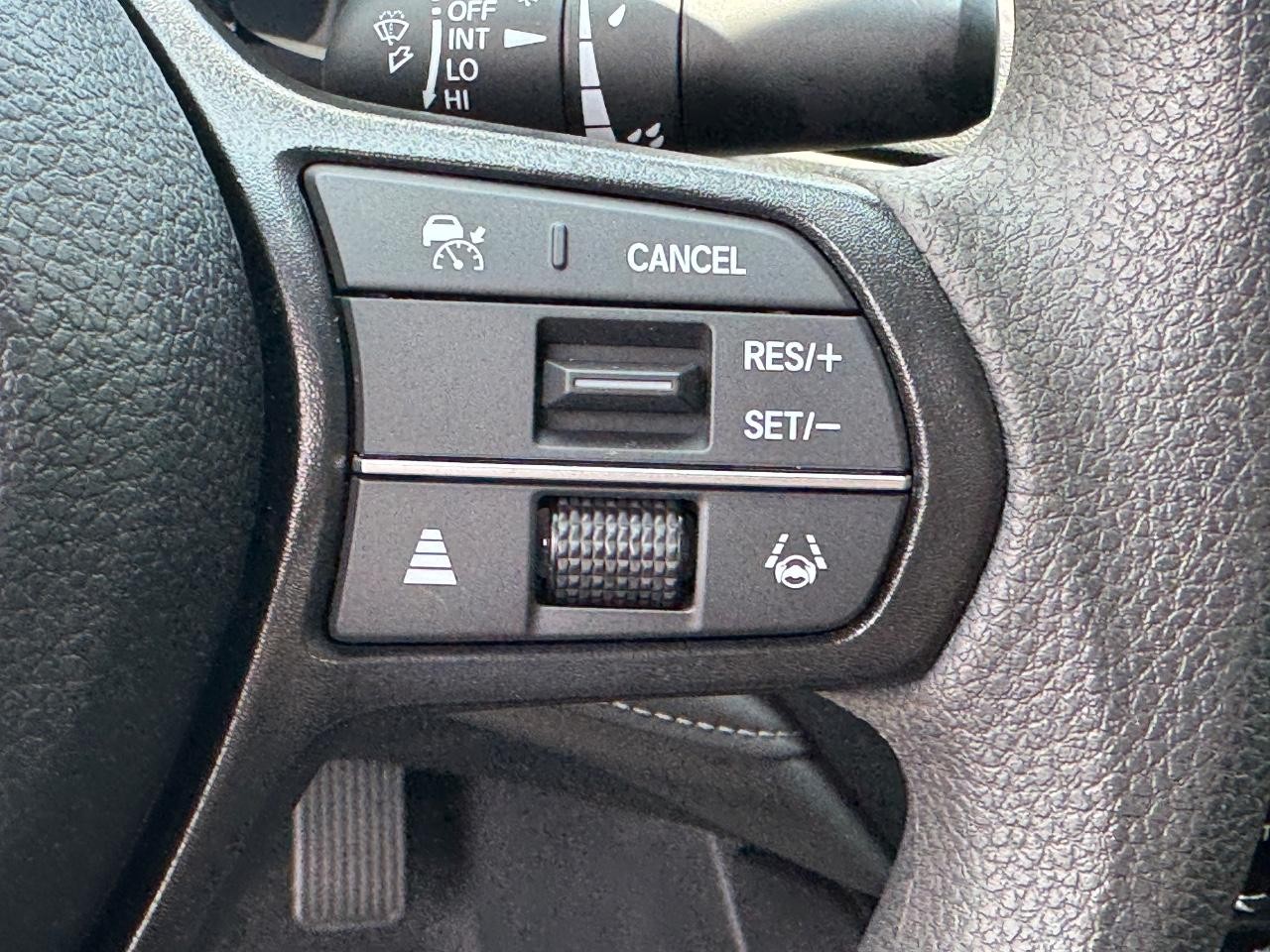 Honda Accord Sedan Vehicle Full-screen Gallery Image 23