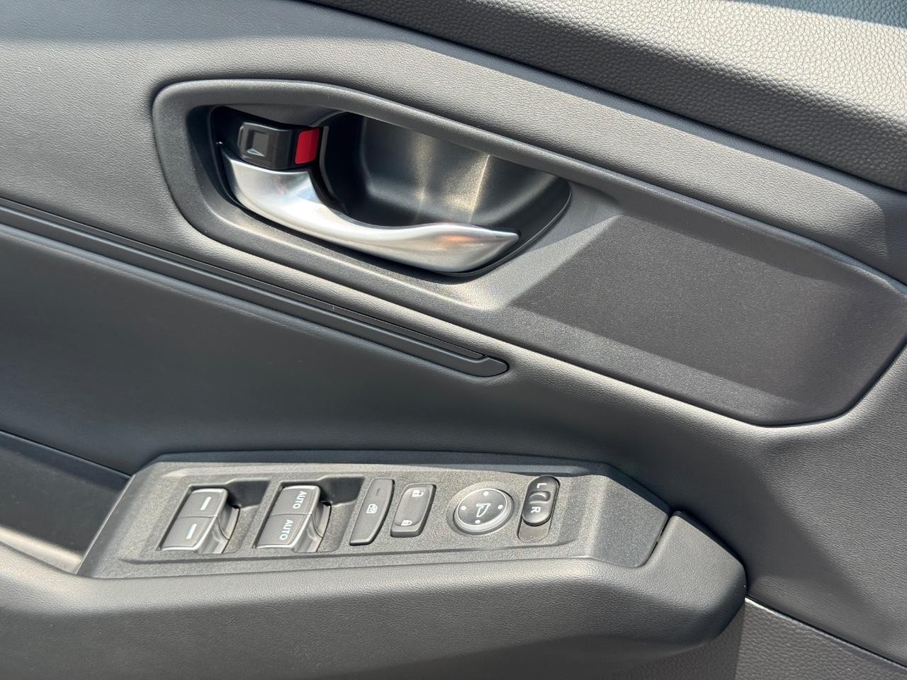 Honda Accord Sedan Vehicle Full-screen Gallery Image 25