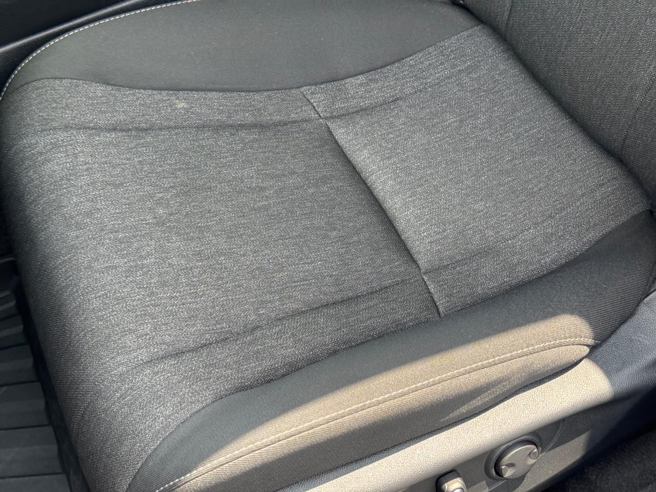 Honda Accord Sedan Vehicle Full-screen Gallery Image 26