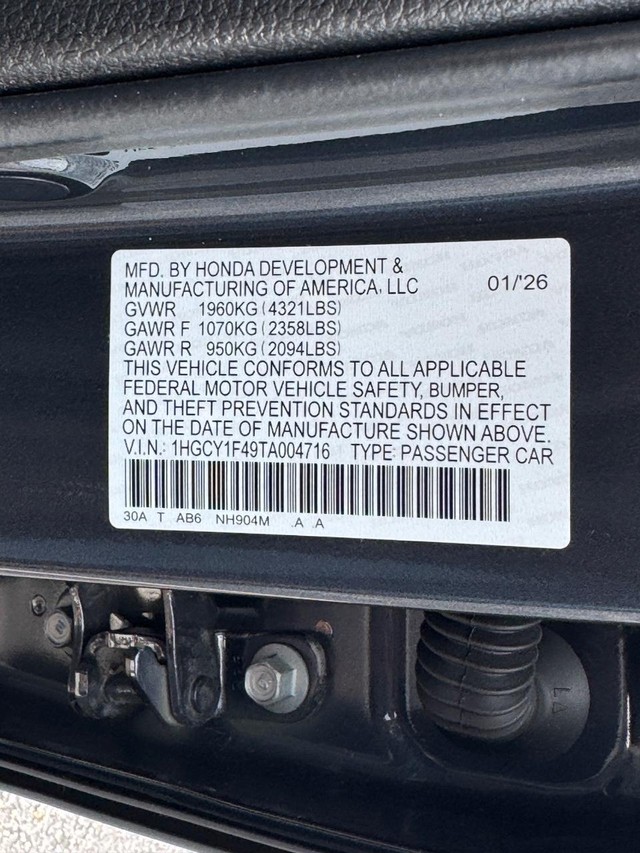 Honda Accord Sedan Vehicle Full-screen Gallery Image 27