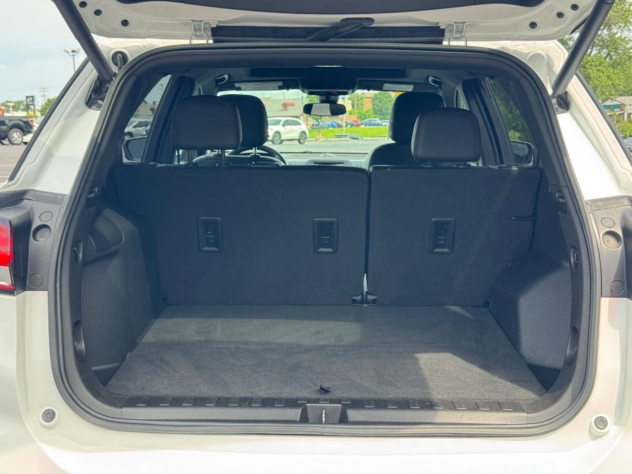 Chevrolet Equinox Vehicle Full-screen Gallery Image 05