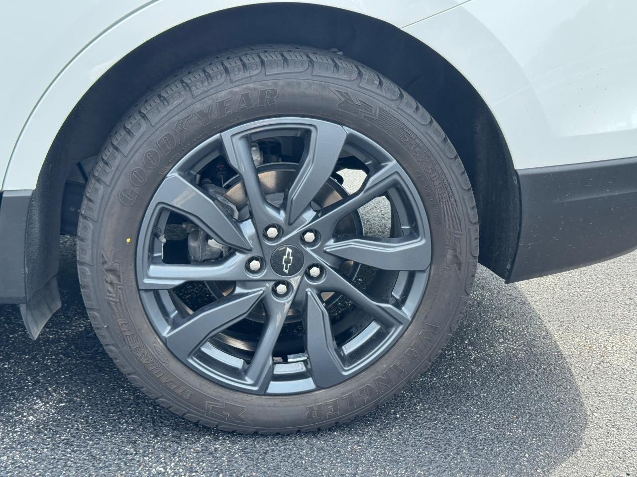 Chevrolet Equinox Vehicle Full-screen Gallery Image 08