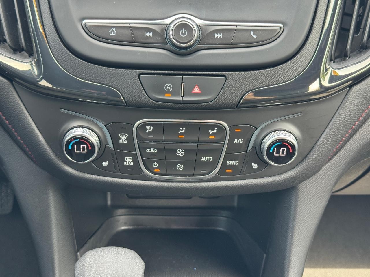 Chevrolet Equinox Vehicle Full-screen Gallery Image 15