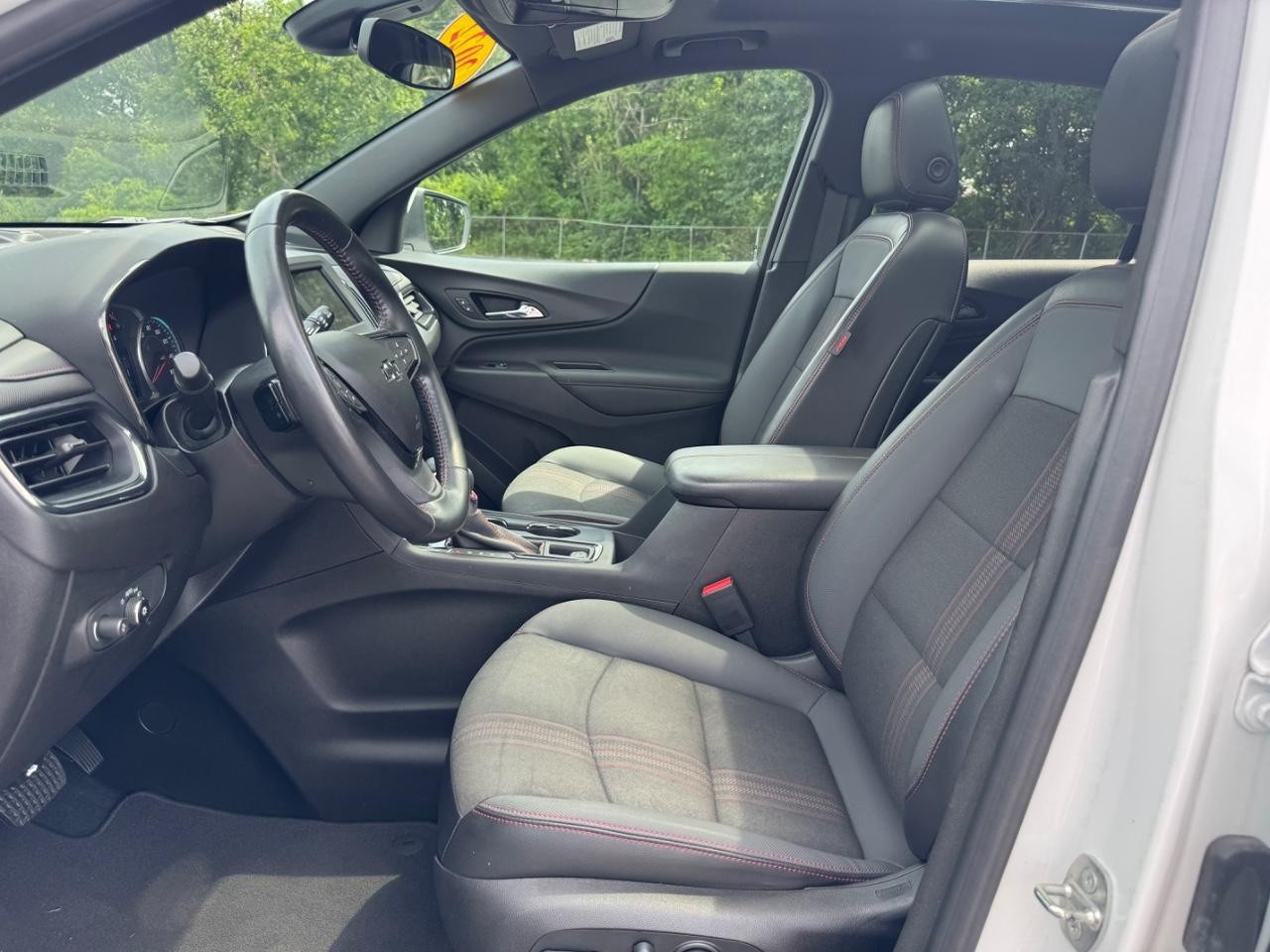 Chevrolet Equinox Vehicle Full-screen Gallery Image 19