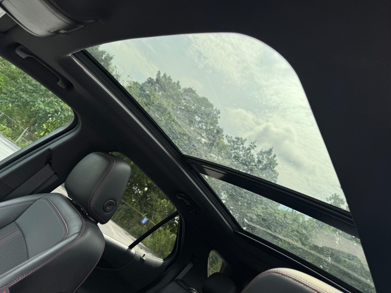 Chevrolet Equinox Vehicle Full-screen Gallery Image 20