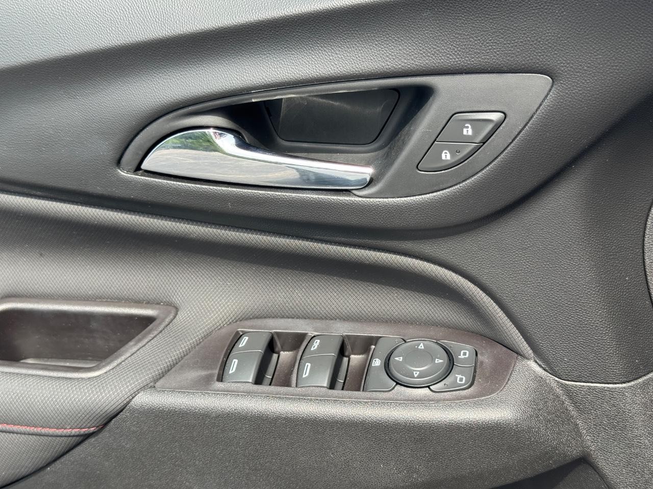 Chevrolet Equinox Vehicle Full-screen Gallery Image 26