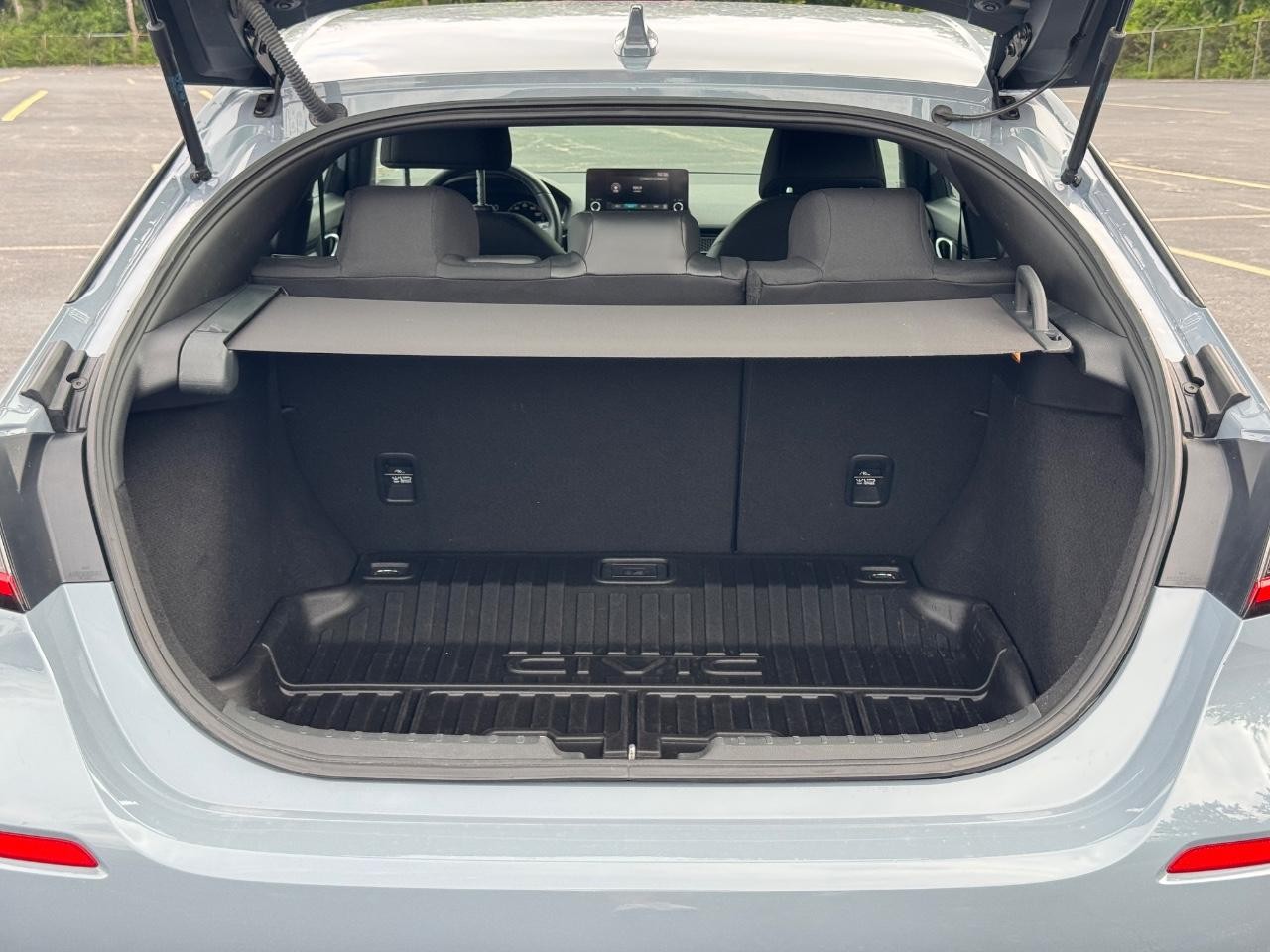 Honda Civic Hatchback Vehicle Full-screen Gallery Image 05