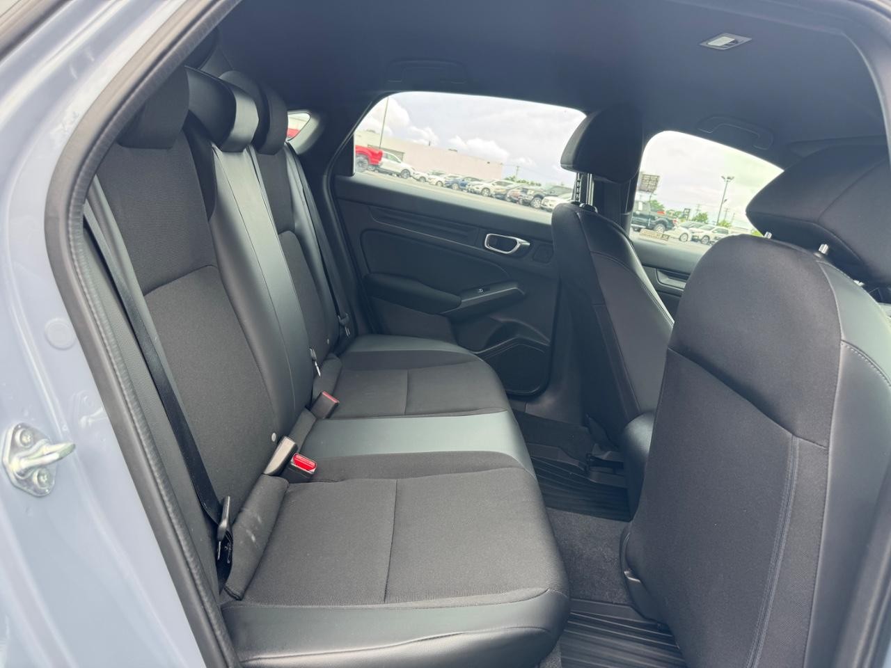 Honda Civic Hatchback Vehicle Full-screen Gallery Image 11