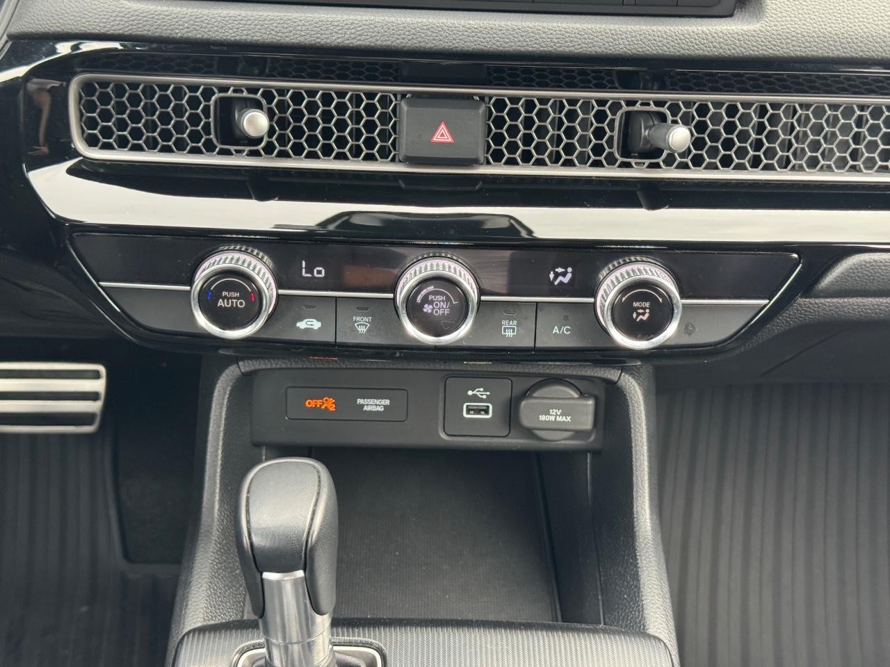 Honda Civic Hatchback Vehicle Full-screen Gallery Image 15