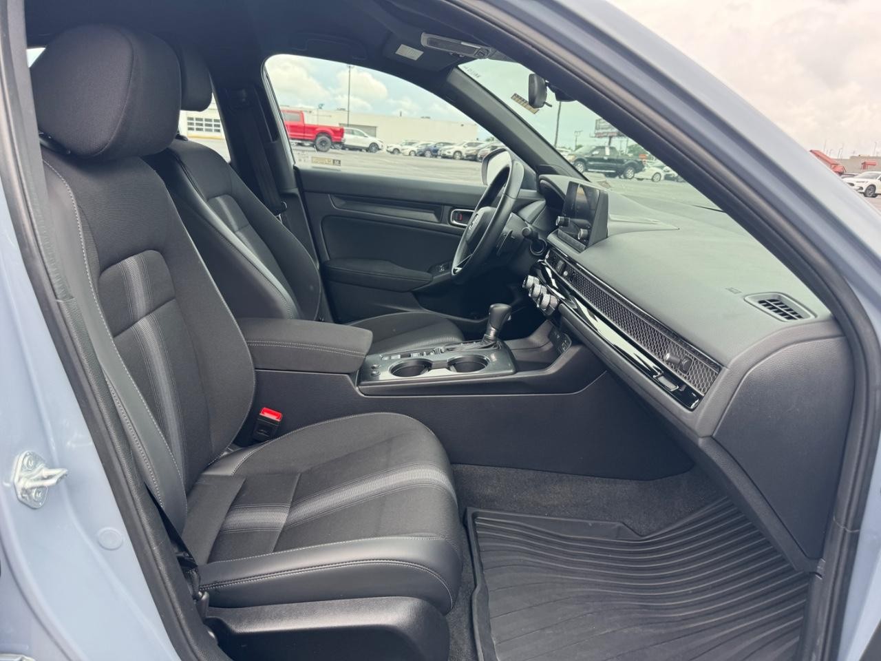 Honda Civic Hatchback Vehicle Full-screen Gallery Image 17