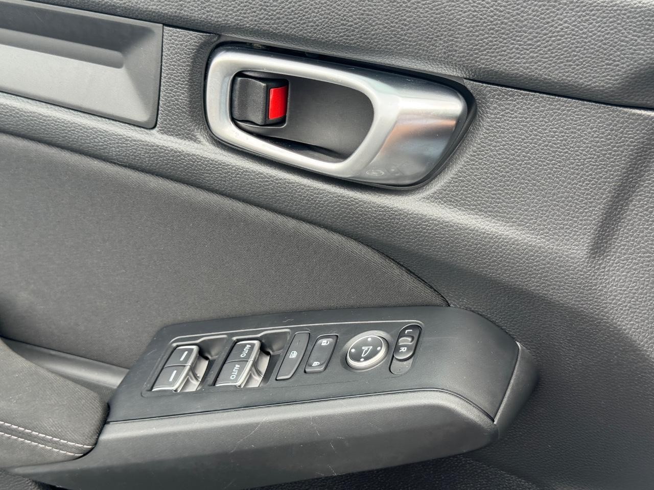 Honda Civic Hatchback Vehicle Full-screen Gallery Image 24