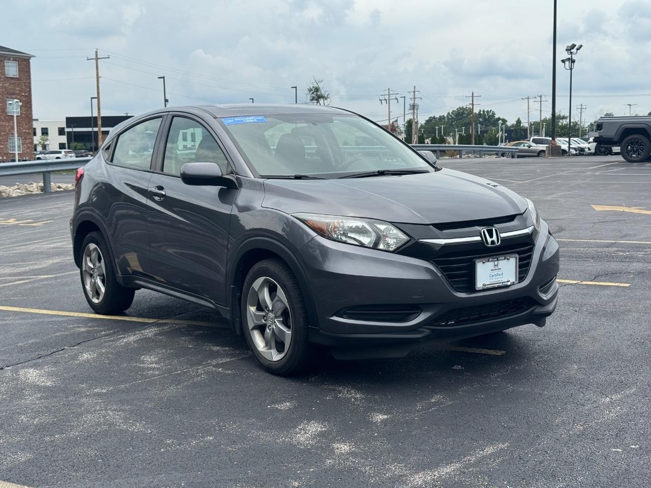 Honda HR-V Vehicle Full-screen Gallery Image 02