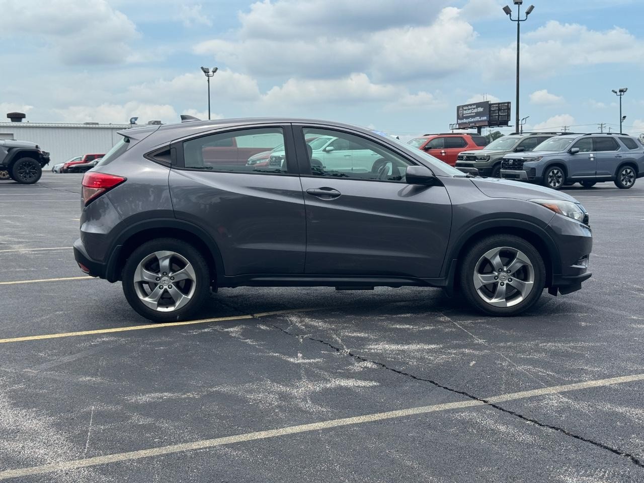 Honda HR-V Vehicle Full-screen Gallery Image 03