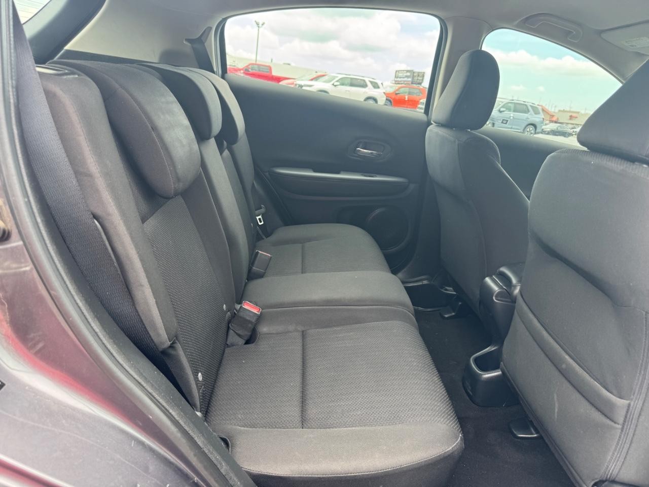 Honda HR-V Vehicle Full-screen Gallery Image 11