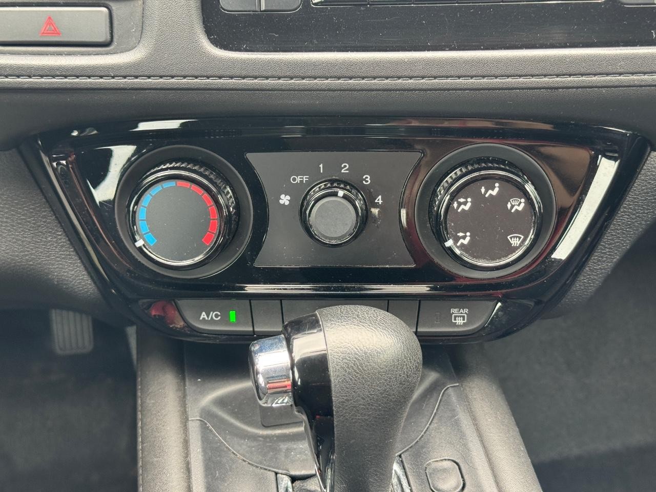 Honda HR-V Vehicle Full-screen Gallery Image 15