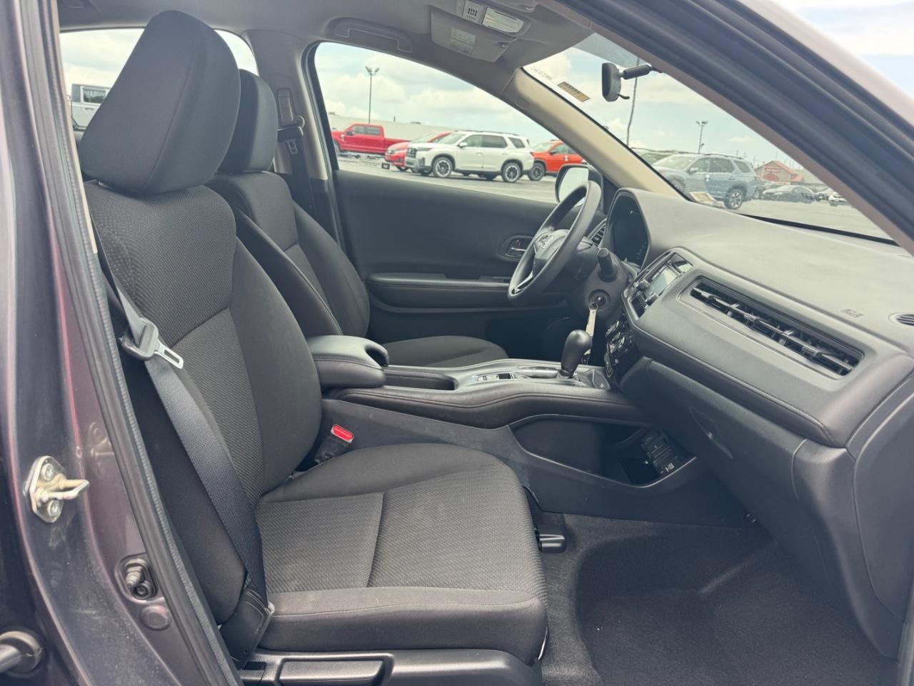 Honda HR-V Vehicle Full-screen Gallery Image 17
