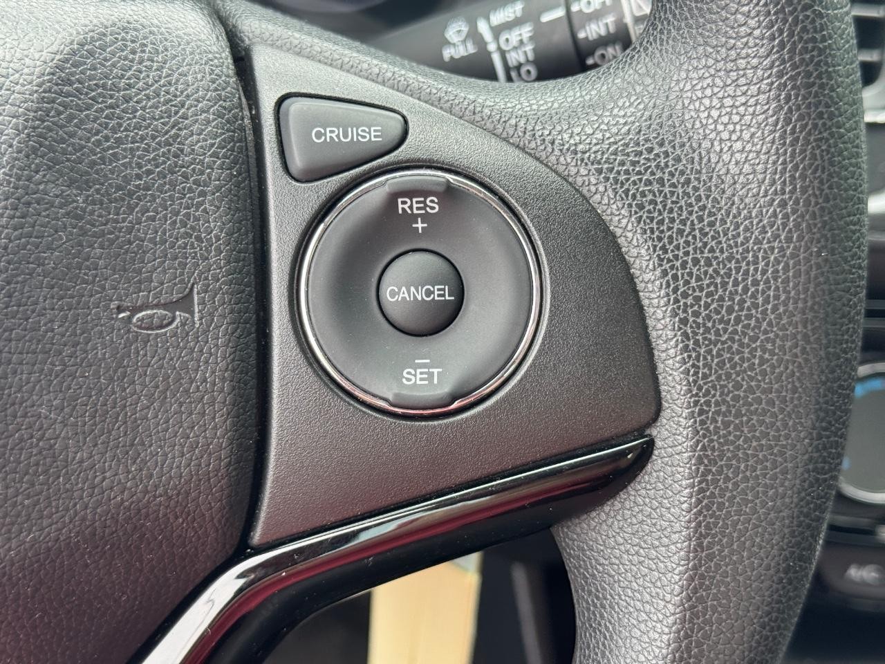 Honda HR-V Vehicle Full-screen Gallery Image 21