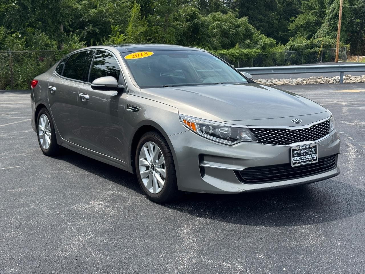 Kia Optima Vehicle Full-screen Gallery Image 02
