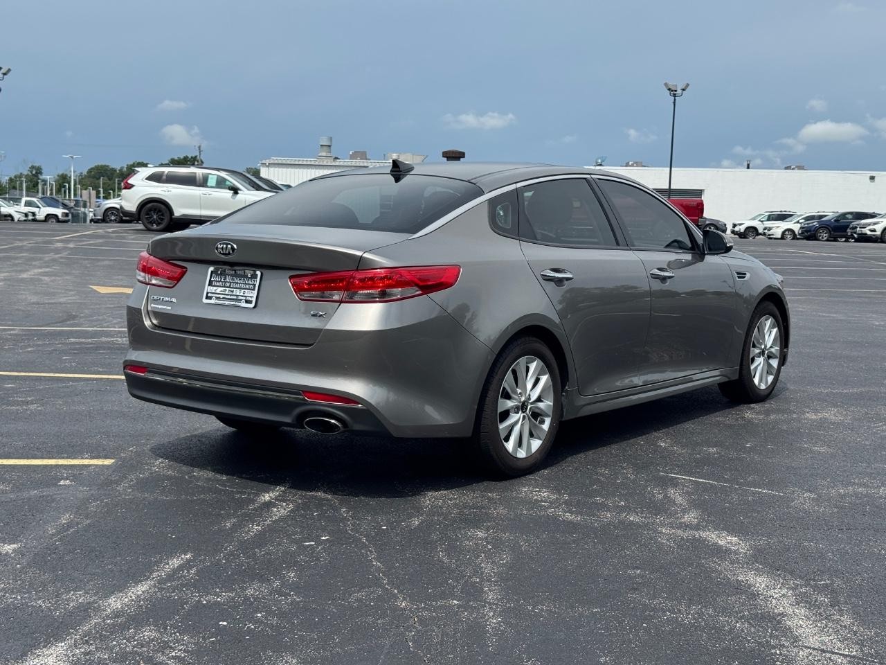 Kia Optima Vehicle Full-screen Gallery Image 04