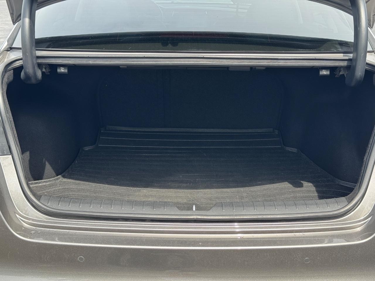 Kia Optima Vehicle Full-screen Gallery Image 05