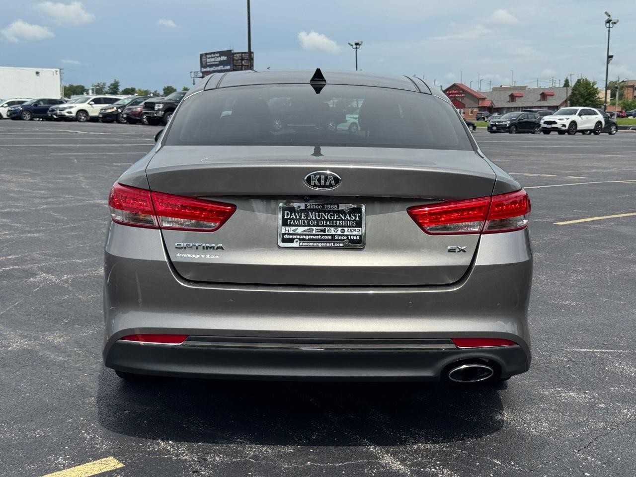 Kia Optima Vehicle Full-screen Gallery Image 06