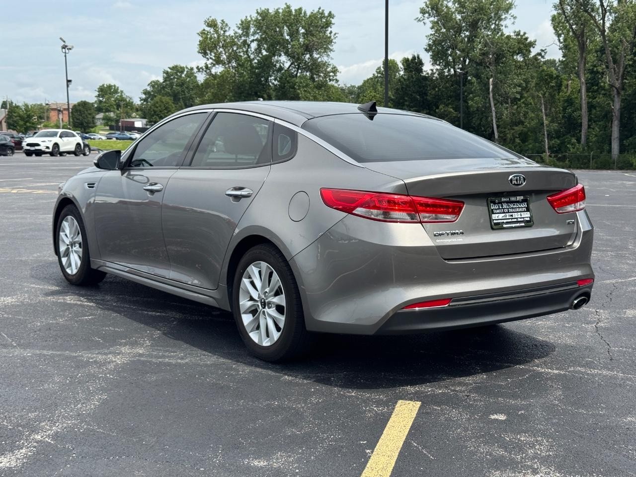 Kia Optima Vehicle Full-screen Gallery Image 07