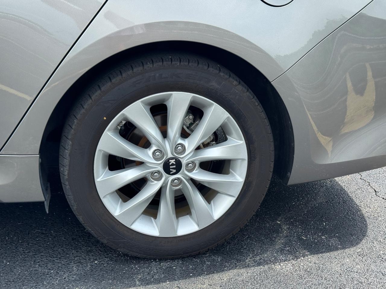 Kia Optima Vehicle Full-screen Gallery Image 08