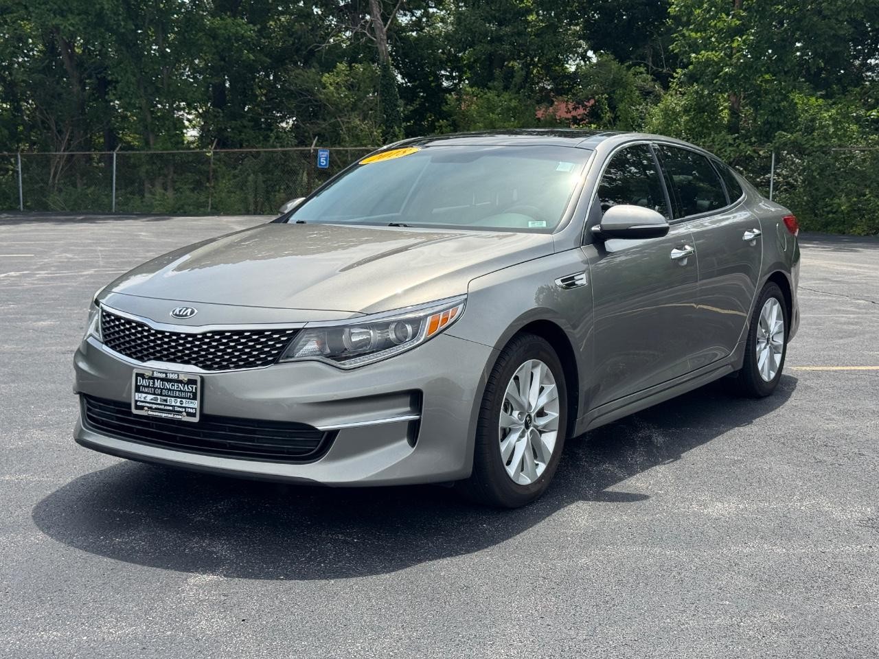 Kia Optima Vehicle Full-screen Gallery Image 09