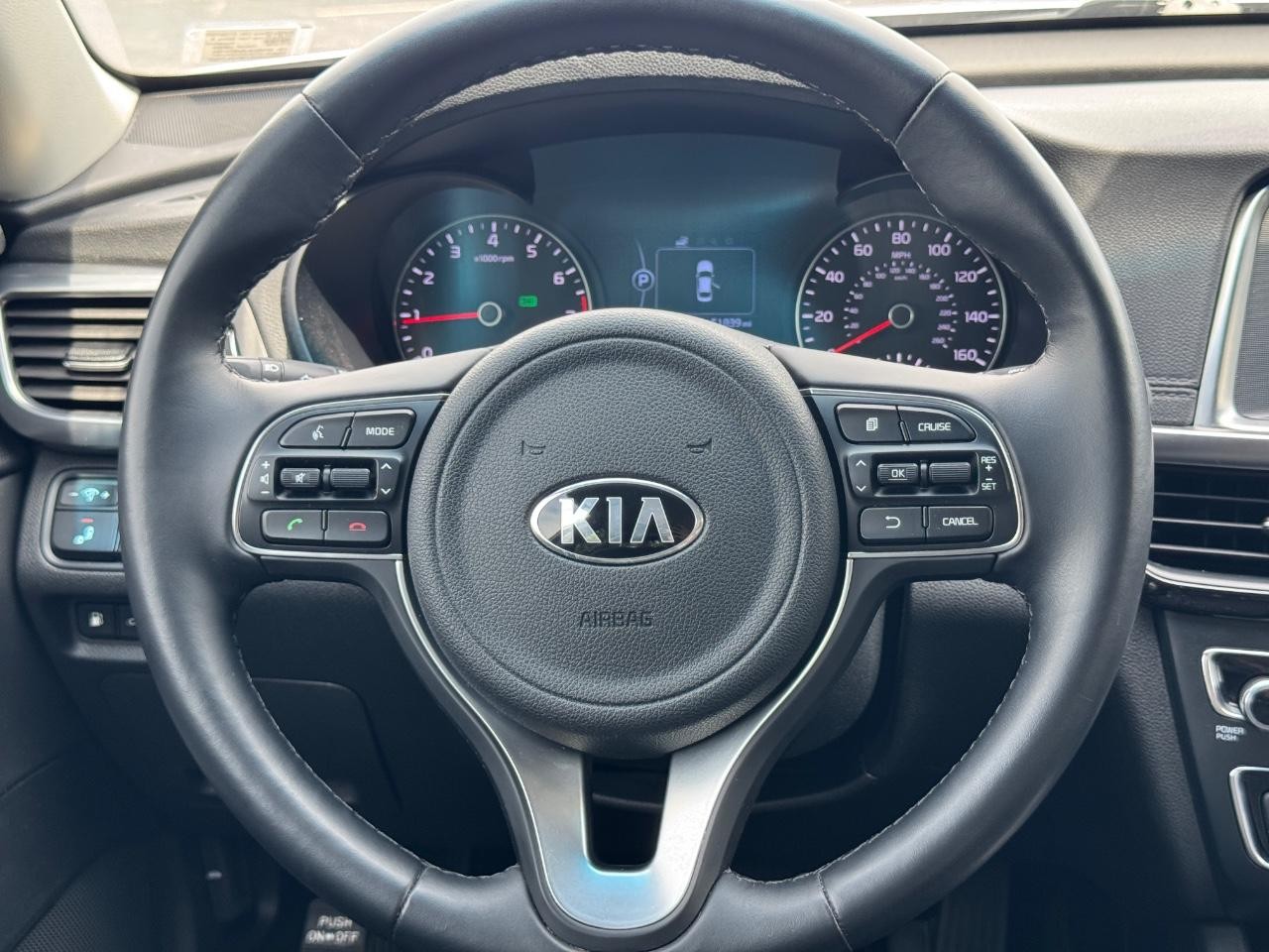 Kia Optima Vehicle Full-screen Gallery Image 13