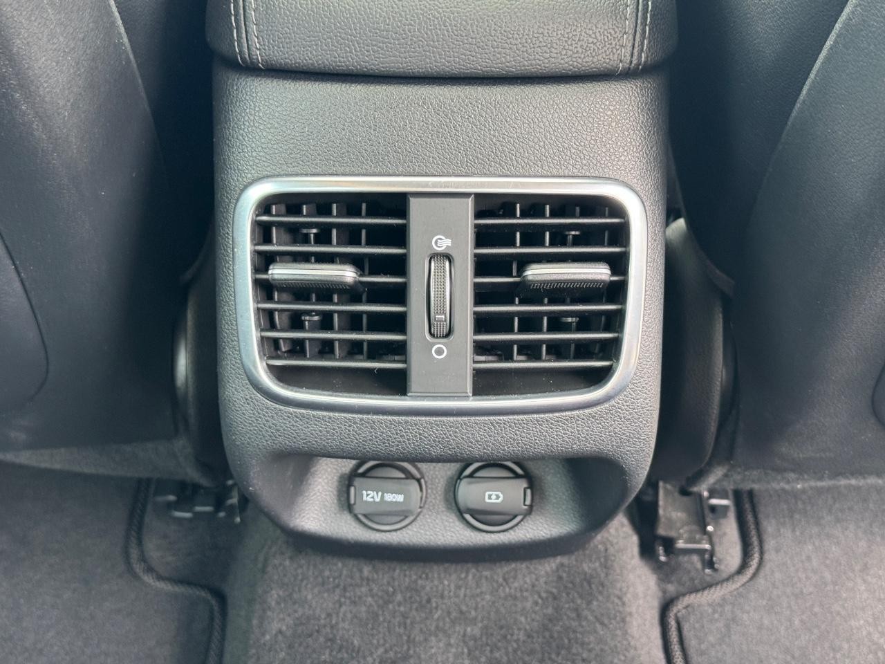 Kia Optima Vehicle Full-screen Gallery Image 17