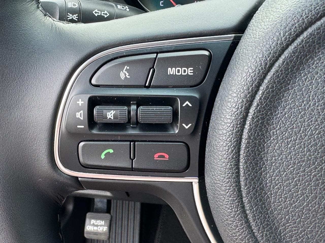 Kia Optima Vehicle Full-screen Gallery Image 22