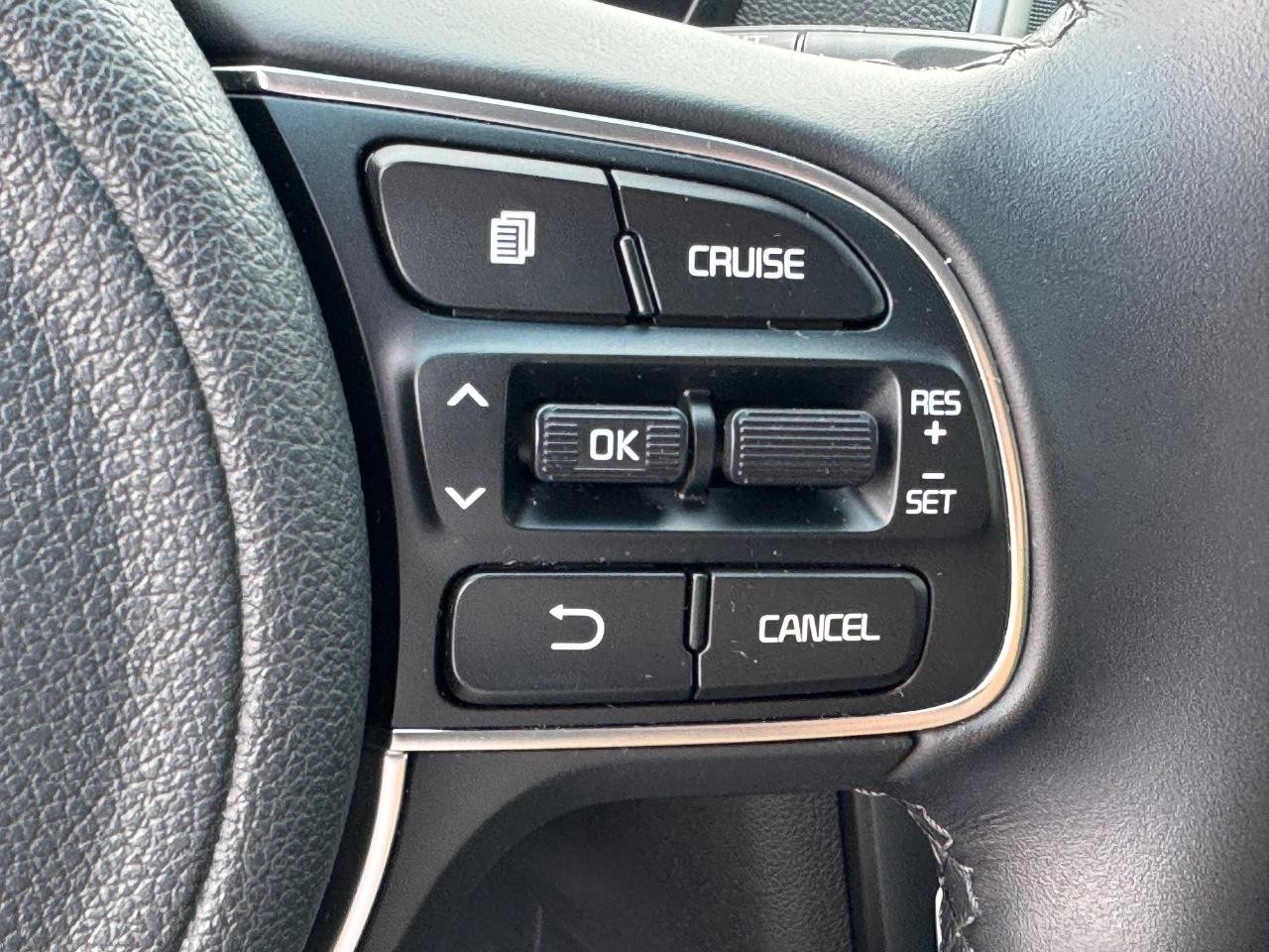 Kia Optima Vehicle Full-screen Gallery Image 23