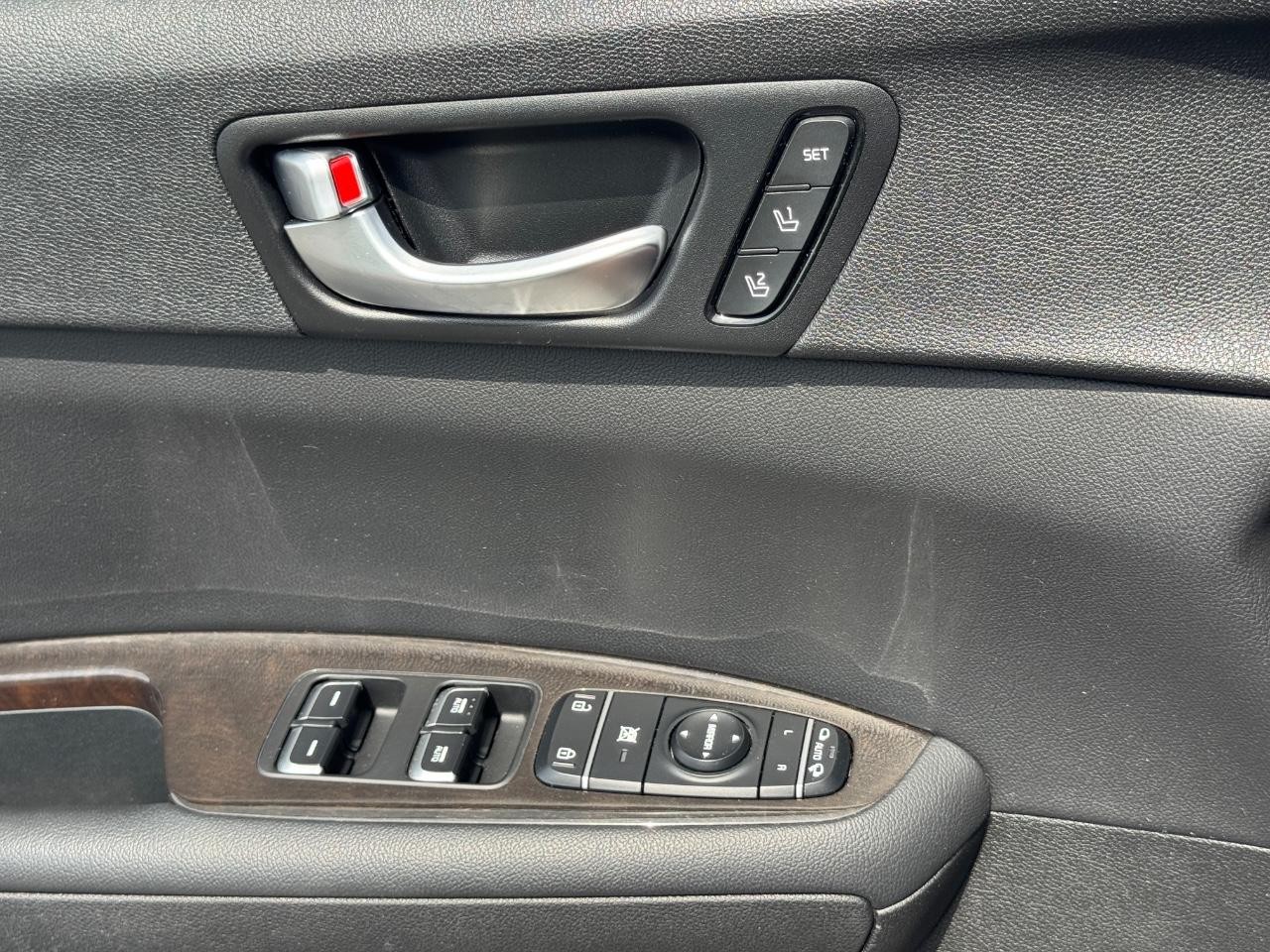 Kia Optima Vehicle Full-screen Gallery Image 26