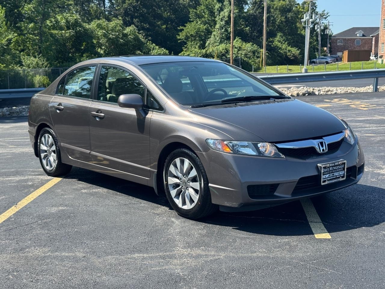 Honda Civic Sedan Vehicle Full-screen Gallery Image 02