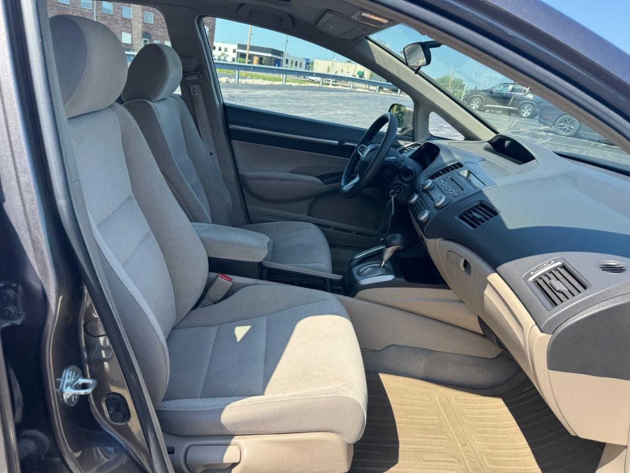 Honda Civic Sedan Vehicle Full-screen Gallery Image 16