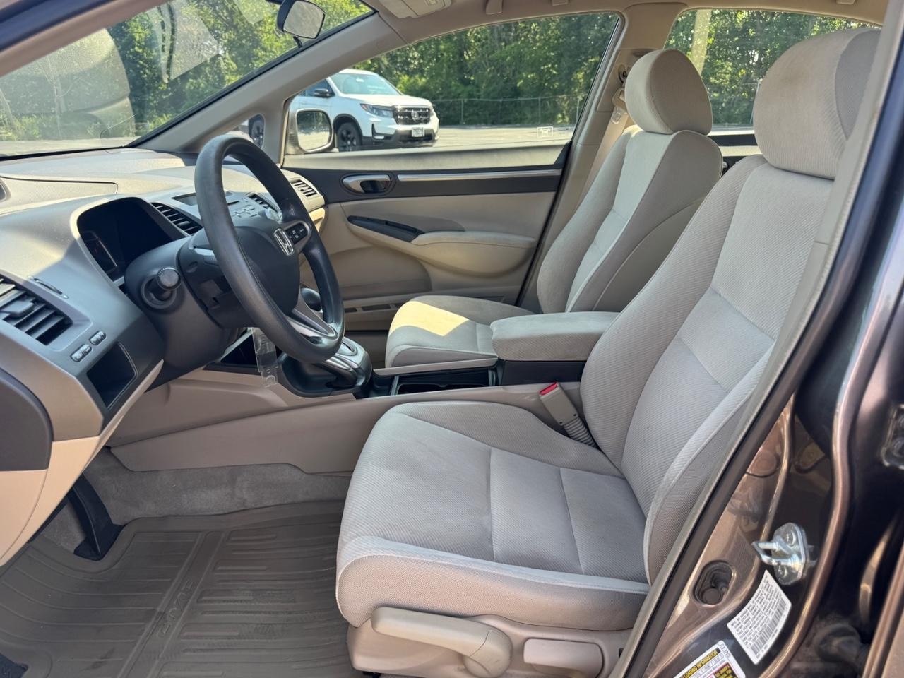 Honda Civic Sedan Vehicle Full-screen Gallery Image 17