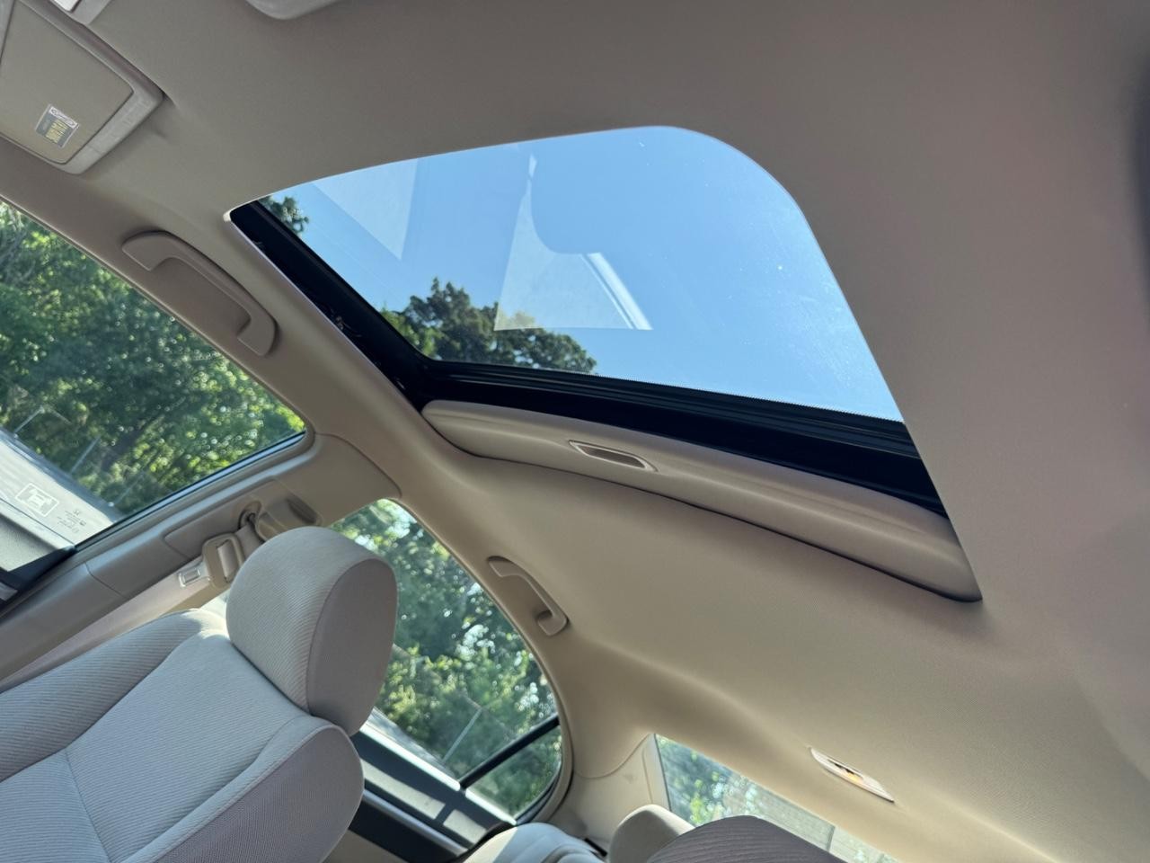 Honda Civic Sedan Vehicle Full-screen Gallery Image 18