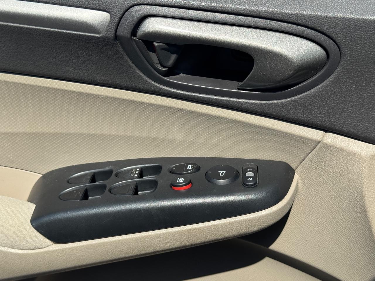 Honda Civic Sedan Vehicle Full-screen Gallery Image 23
