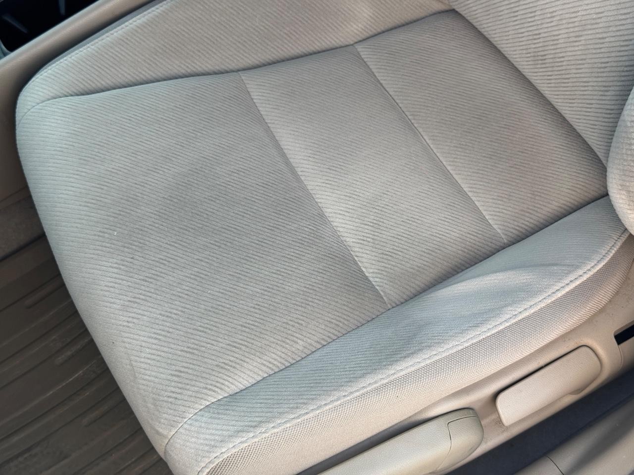 Honda Civic Sedan Vehicle Full-screen Gallery Image 24