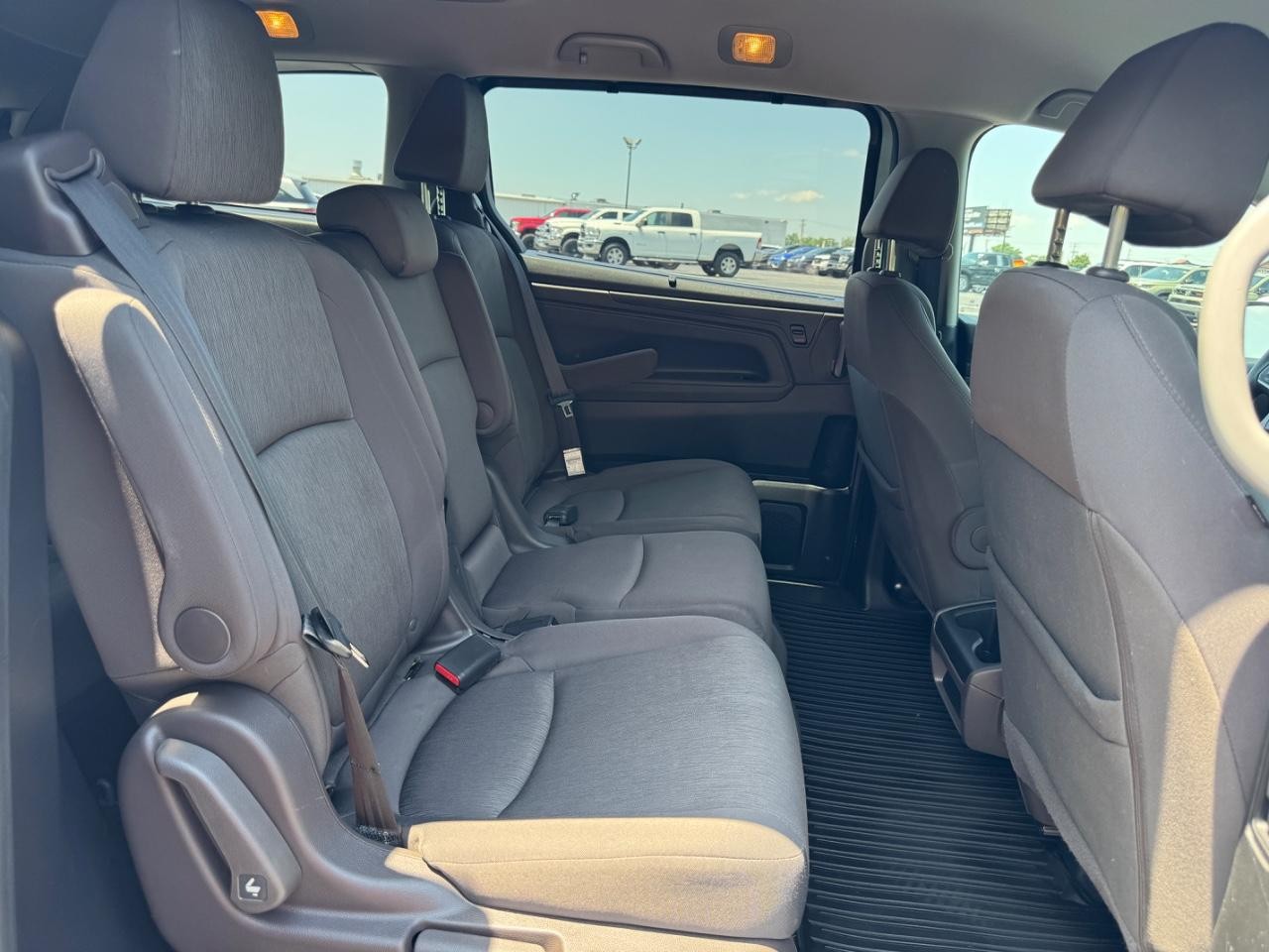 Honda Odyssey Vehicle Full-screen Gallery Image 11