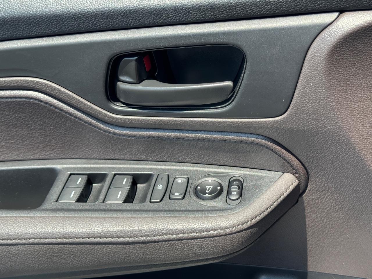 Honda Odyssey Vehicle Full-screen Gallery Image 24