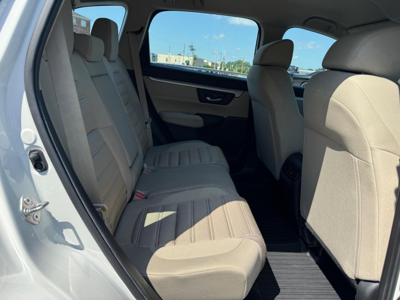 Honda CR-V Vehicle Full-screen Gallery Image 11