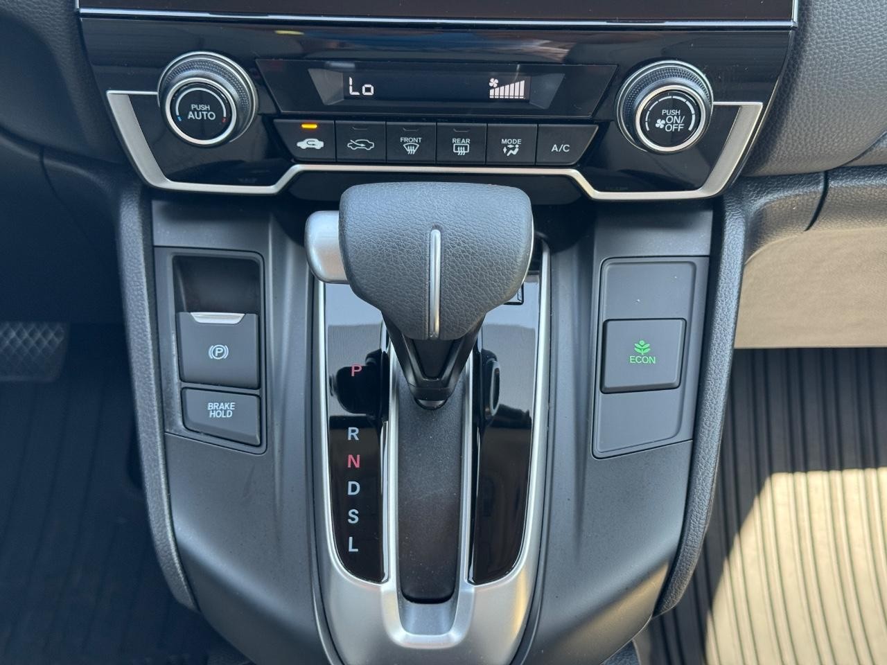 Honda CR-V Vehicle Full-screen Gallery Image 15